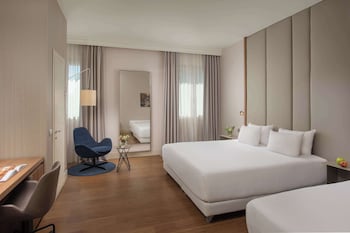 Family Room (3 Adults)