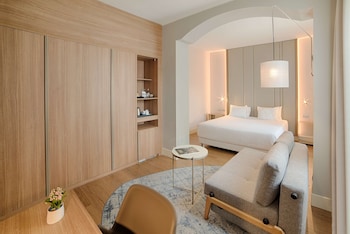 Premium Room (Extra Bed 2 Ad + 1 Ch)