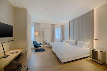 Family Room (3 Adults)