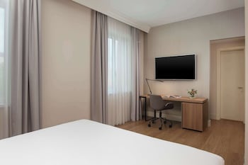 Deluxe Room (Extra Bed 3 Adults)