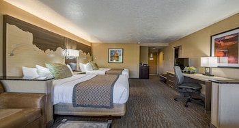 Suite, 2 Queen Beds, Non Smoking, Refrigerator