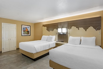 Standard Room, 2 Queen Beds, Accessible, Bathtub