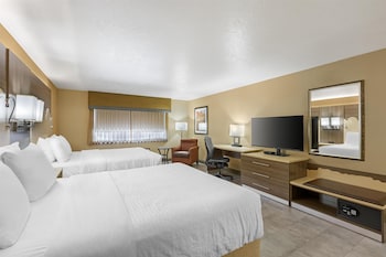 Standard Room, 2 Queen Beds, Accessible, Bathtub