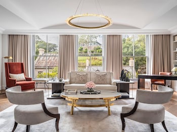 Suite (The Observatory)