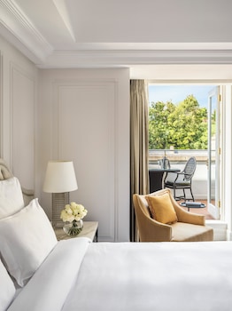 One-Bedroom Suite City Terrace