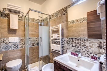 Modern Triple room