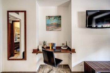 Modern Triple room