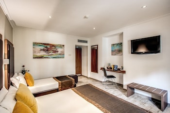 Modern Triple room