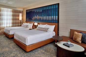 Room, 2 Queen Beds (Mobility Accessible, Tub)
