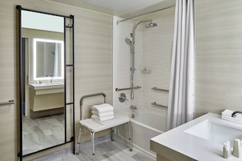Room, 1 King Bed (Hearing Accessible)
