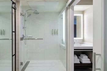 Room, 2 Queen Beds (Mobility Accessible, Roll-In Shower)
