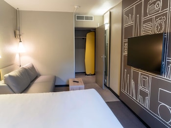 Standard Room, 1 King Bed
