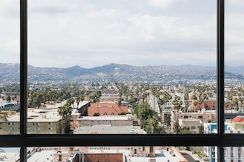 Room, 1 King Bed (Hollywood Hills View King)
