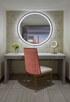 Flamingo Vice-Presidential Suite, Habitat Tower, 1 King, Non-Smoking