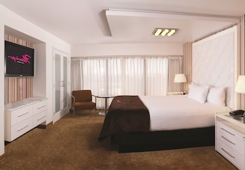 GO Premium Suite, 1 King, Non-Smoking