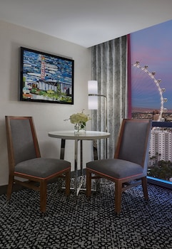 Flamingo Executive Room, 1 King, Habitat Tower