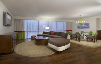 2-Bedroom Presidential Suite, 1 King & 2 Queens, Non-Smoking