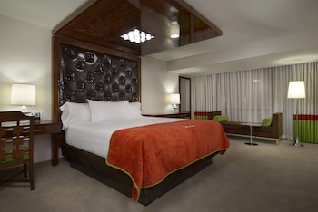 2-Bedroom Presidential Suite, 1 King & 2 Queens, Non-Smoking