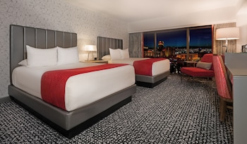 Flamingo Room, 2 Queens, City View, Habitat Tower