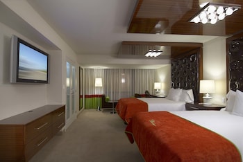 2-Bedroom Presidential Suite, 1 King & 2 Queens, Non-Smoking