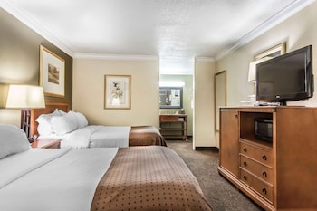 Standard Room, 2 Double Beds, Non Smoking