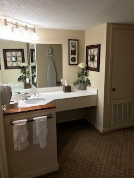 Suite, 1 King Bed, Non Smoking