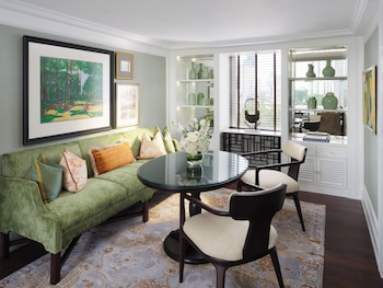 Chao Phraya Suite King