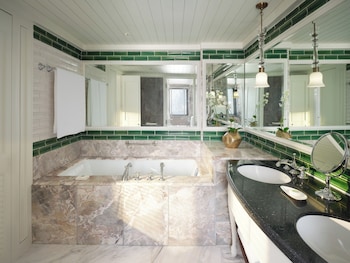 Mandarin, Room, 1 King Bed