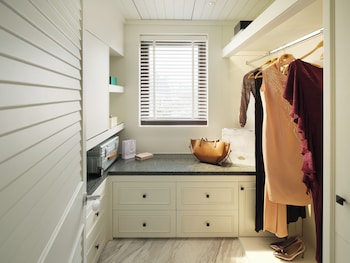 Mandarin, Room, 1 King Bed