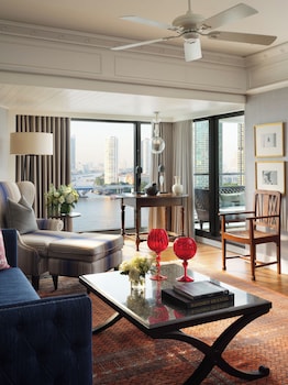 Authors' Suite Twin