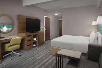 Room, 1 King Bed with Sofa bed, Non Smoking (Drinks & Snacks)