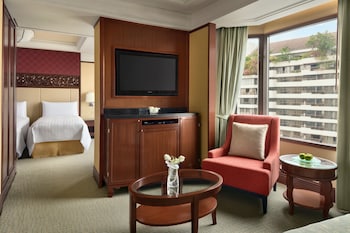 Shangri-La Wing, Premier Room, 2 Twin Beds