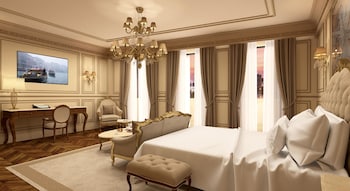 Deluxe Room, 1 Queen Bed, Non Smoking