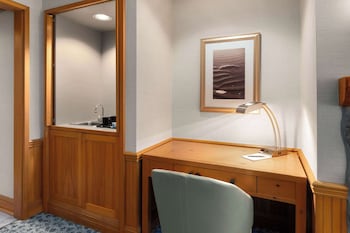 Suite, 1 King Bed, Non Smoking (Water View)