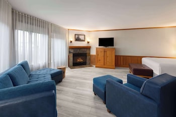 Luxury Suite, 1 King Bed, Non Smoking (Point Roberts View)