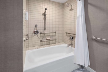 Room, 1 King Bed, Accessible, Non Smoking (Mobile/Hear, Tub w/Grab Bars,Patio)