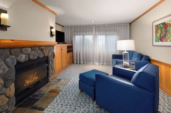 Suite, 1 King Bed, Non Smoking