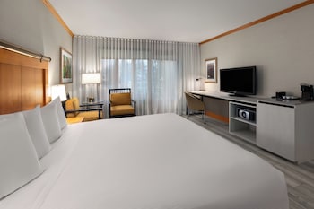 Room, 2 Queen Beds, Accessible, Non Smoking (Mobility/Hearing, Tub w/Grab Bars)