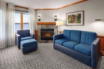 Premier Room, 1 King Bed, Non Smoking, Fireplace (Water View)