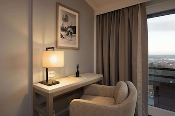 Family Room (Superior)