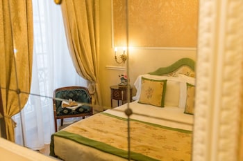 Basic Double Room, 1 Queen Bed