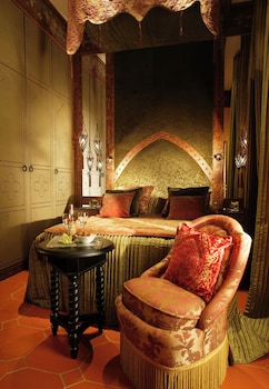 Basic Double Room, 1 Queen Bed