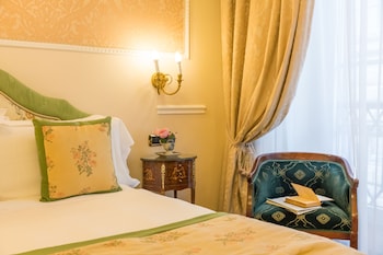 Basic Double Room, 1 Queen Bed