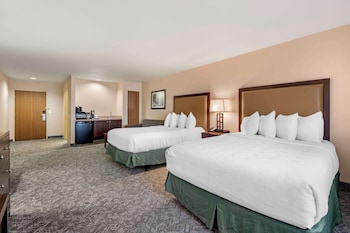 Standard Room, 2 Queen Beds, Non Smoking, Refrigerator & Microwave (with Sofabed)