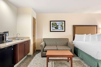 Standard Room, 2 Queen Beds, Non Smoking, Refrigerator & Microwave (with Sofabed)
