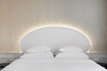 Deluxe Room, 1 King Bed