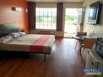 Standard Room, 1 King Bed, Accessible, Smoking