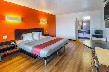 Standard Room, 1 King Bed, Accessible, Non Smoking