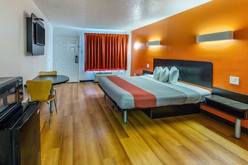 Standard Room, 1 King Bed, Accessible, Non Smoking