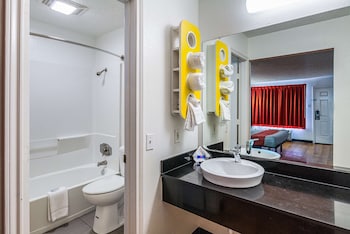 Standard Room, 1 King Bed, Accessible, Non Smoking